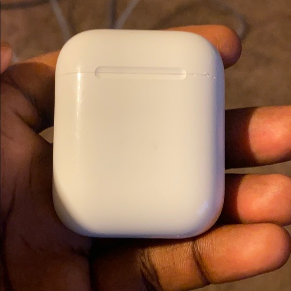 AirPod case (charges AirPods)